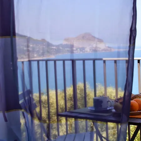 Vista Mare Sulla Rocca Di Appartamento